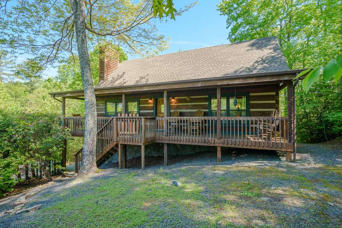 Grandfather Vista Pet Friendly 3 Bedroom Vacation Property for Rent in