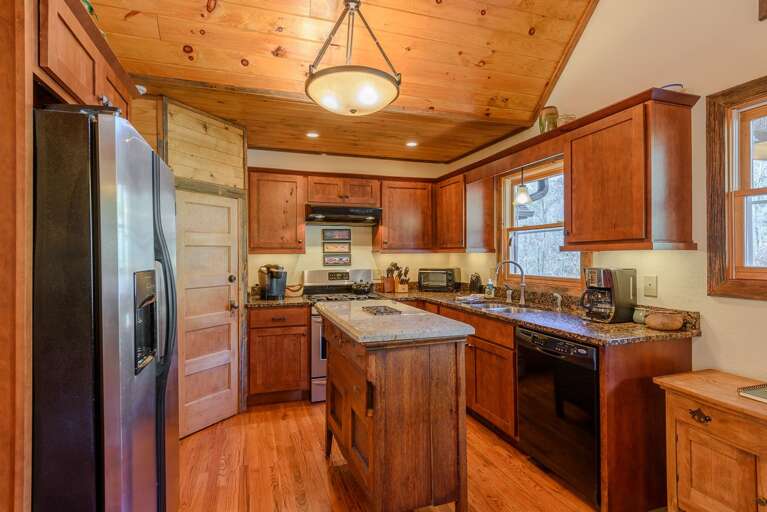 Full Kitchen, stocked appropriately Full Kitchen, stocked appropriately