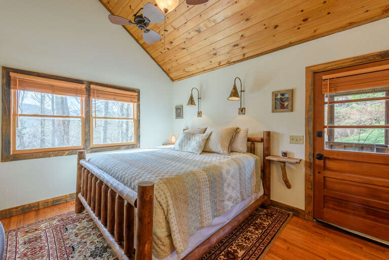 King Master Suite with Vaulted Ceilings King Master Suite with Vaulted Ceilings