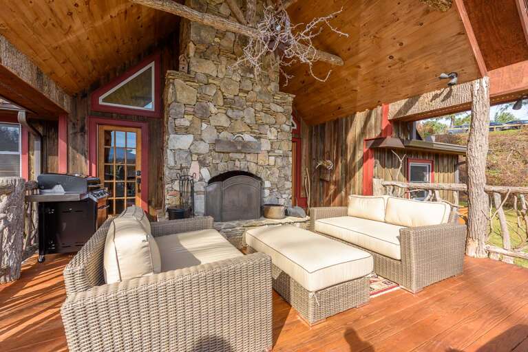 Outdoor Living Room with Fireplace Outdoor Living Room with Fireplace