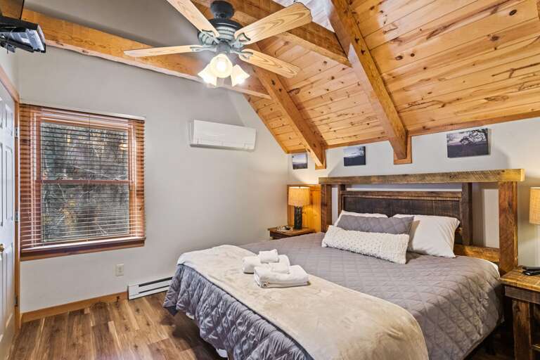 Upstairs King Bedroom Upstairs King Bedroom