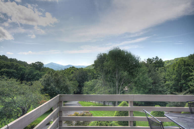 Higher Ground at Yonahlossee Luxurious 3 Bedroom Townhouse for 9