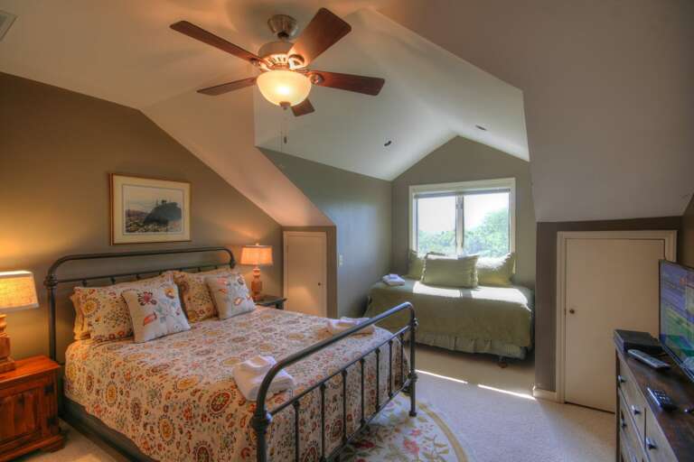 Upstairs Queen Suite with Twin Day Bed