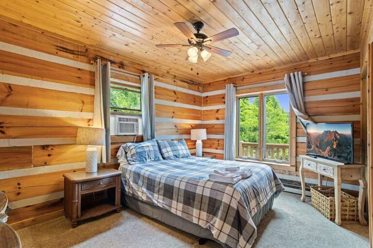 Main Floor Queen Bedroom Main Floor Queen Bedroom
