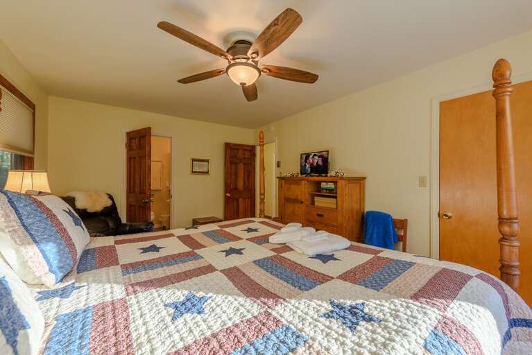 King Master Bedroom with HDTV and Door to Full Bathroom