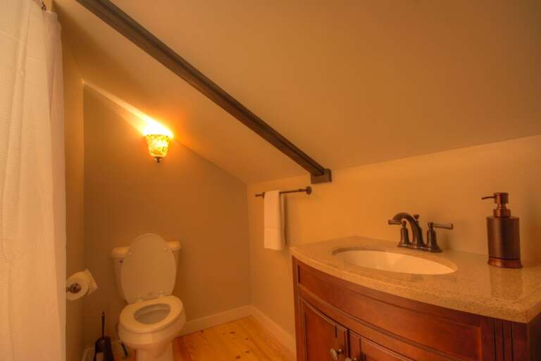 Majestic Mountain Haus Ensuite Loft Full Bathroom with Shower