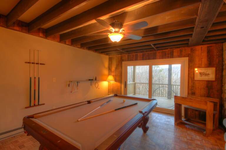 Majestic Mountain Haus Eight-foot Slate Pool Table