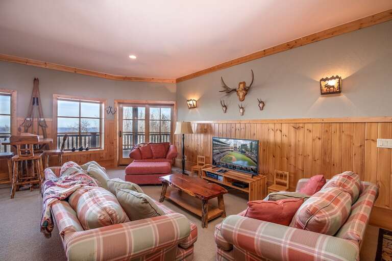 Family room with table & chairs, comfy furniture