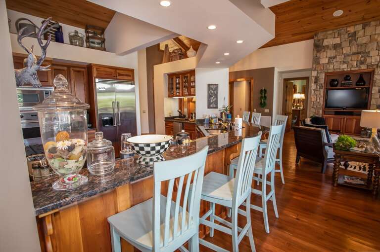 Extra Seating at Kitchen Bar for 6