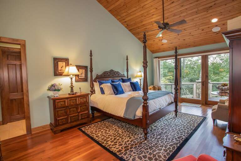 Master King Bedroom with Access to Deck