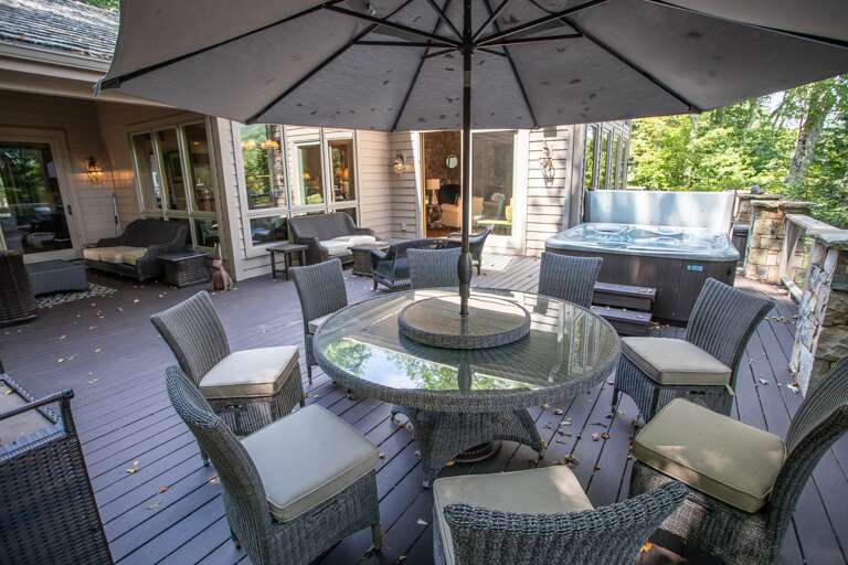 Outdoor Dining With Seating for 8