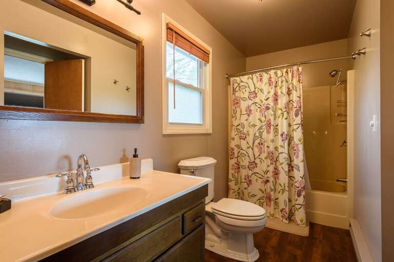 Upstairs Full Bath Adjacent to King Room Upstairs Full Bath Adjacent to King Room