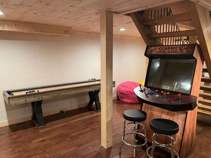 Arcade Cabinet with over 4500 Games Arcade Cabinet with over 4500 Games