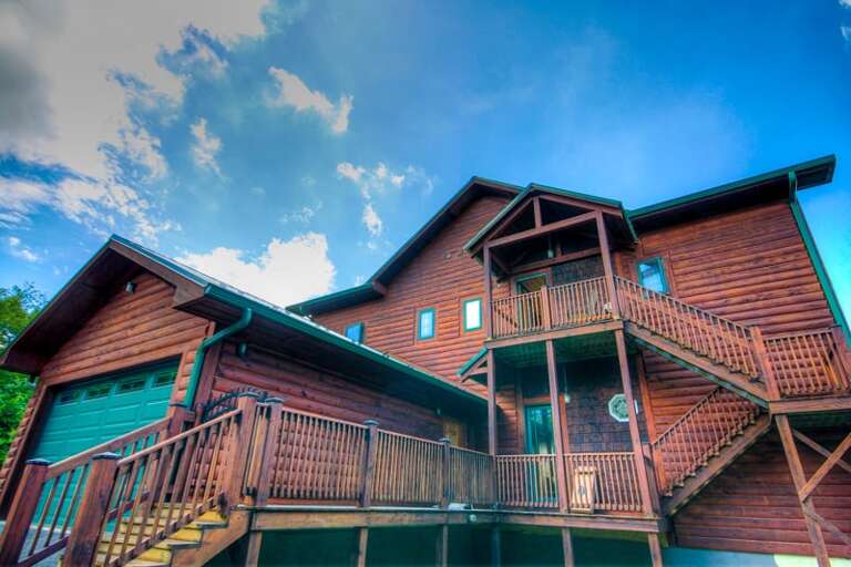 Your Dream Vacation Awaits at Mountain Top Lodge! Your Dream Vacation Awaits at Mountain Top Lodge!