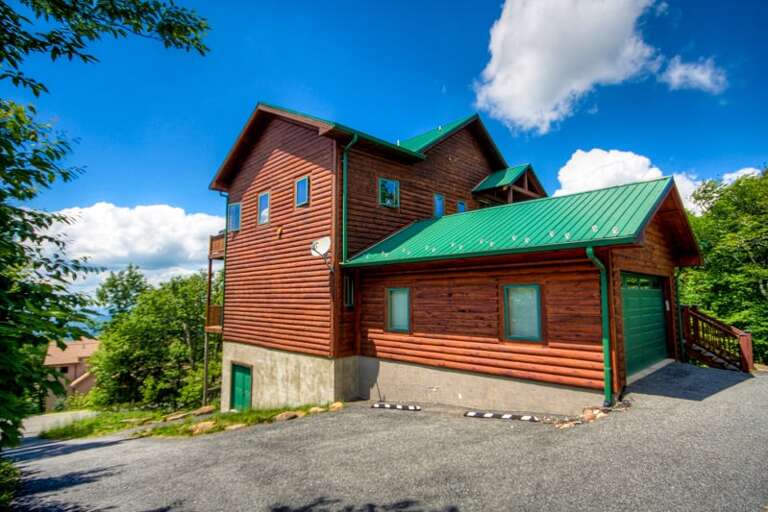 Mountain Top Lodge Side View,  Large Parking Area Mountain Top Lodge Side View,  Large Parking Area