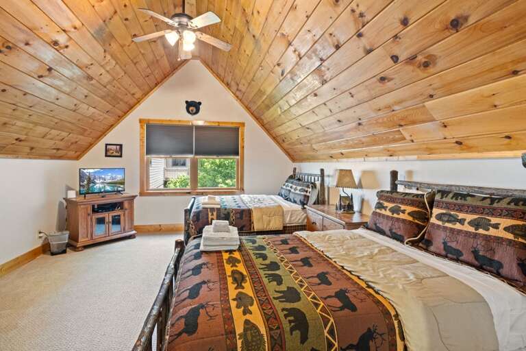 Large Upstairs Bedroom with 2 Full Beds and HDTV Large Upstairs Bedroom with 2 Full Beds and HDTV