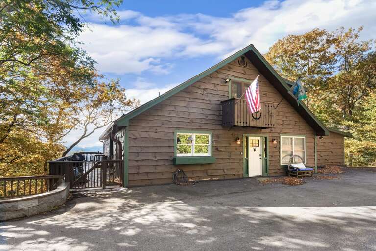 Front Exterior of Pinnacle View Lodge Front Exterior of Pinnacle View Lodge