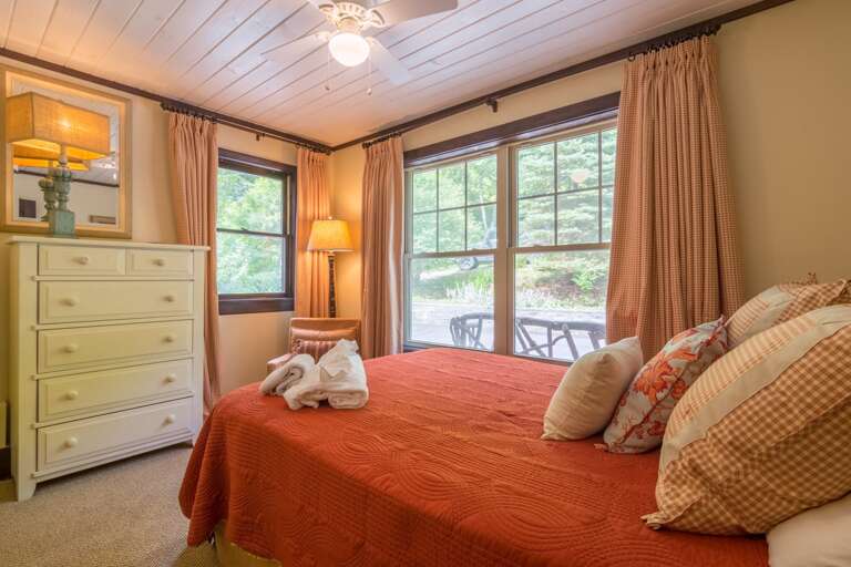 Main Level Queen Bedroom Main Level Queen Bedroom