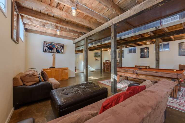 Red Barn Game Room, Den Red Barn Game Room, Den