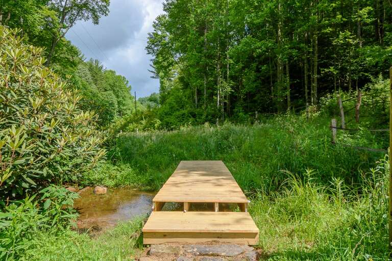 Red Barn at Tiffany's Estate with Hiking on Property Red Barn at Tiffany's Estate with Hiking on Property