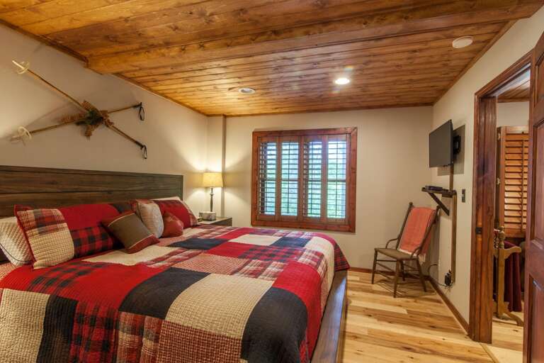 Downstairs King Bedroom Suite with HDTV Downstairs King Bedroom Suite with HDTV