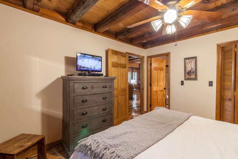 HDTV and Private Ensuite Bathroom in Master Suite HDTV and Private Ensuite Bathroom in Master Suite