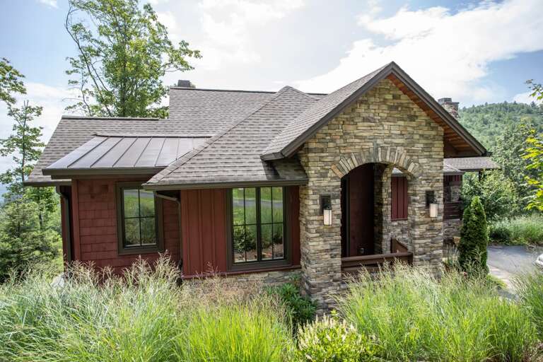 Your Mountain Getaway Awaits at Robin's Crest! Your Mountain Getaway Awaits at Robin's Crest!