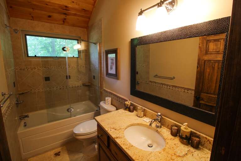 Stettin Haus ensuite master bathroom