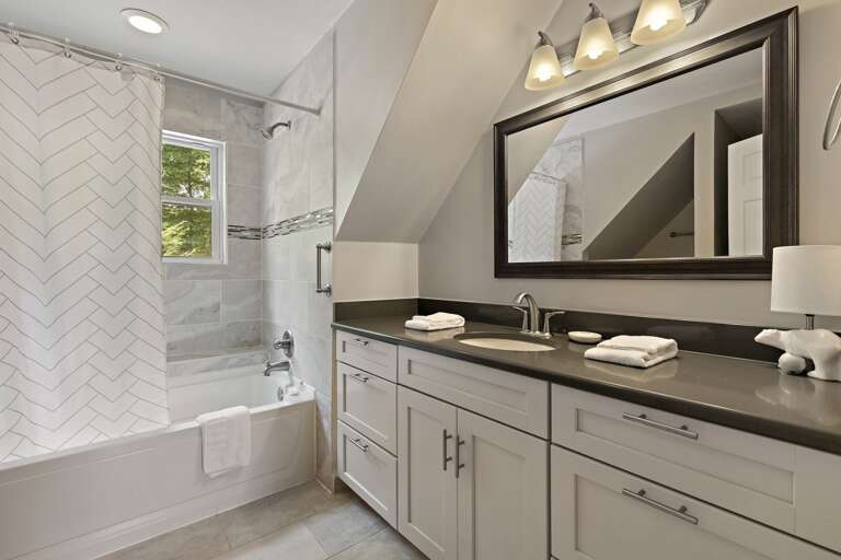 Private Bathroom in Upstairs Queen Suite Private Bathroom in Upstairs Queen Suite