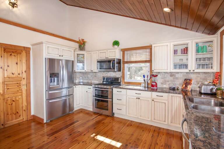 Open Kitchen with Adjacent Dining Table Open Kitchen with Adjacent Dining Table