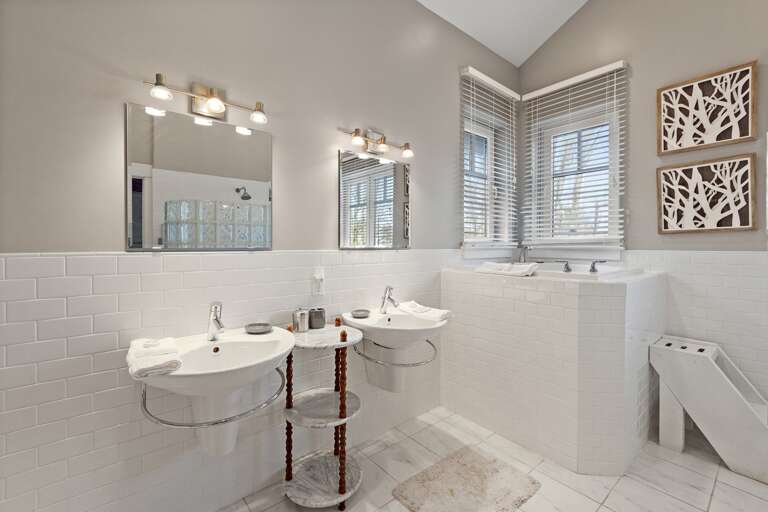 Upper Level Master Bathroom Upper Level Master Bathroom