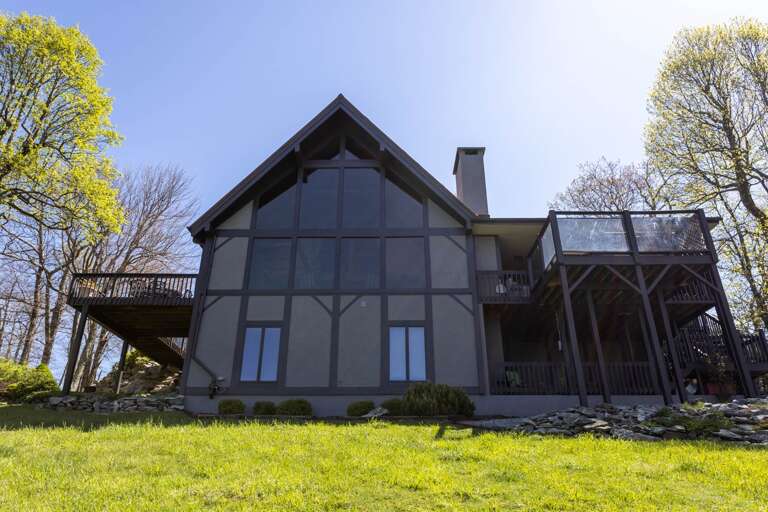 Summit View Front Yard and Wall of Windows