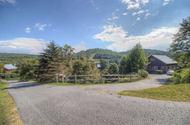 Sweet Retreat Drive Up, Really an Awesome Setting