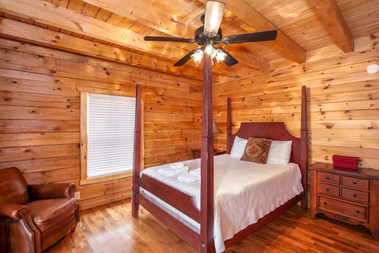 Twin Hollows queen bedroom on main floor Twin Hollows queen bedroom on main floor