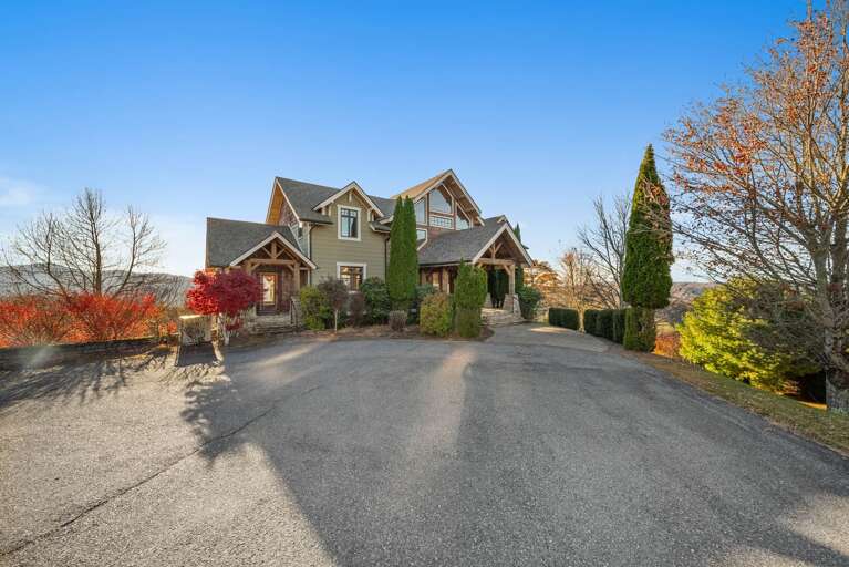 Entrance and Parking of Wilderness Lodge