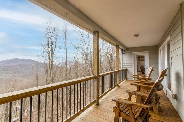 Enjoy a Stay at Wildlife Manor!