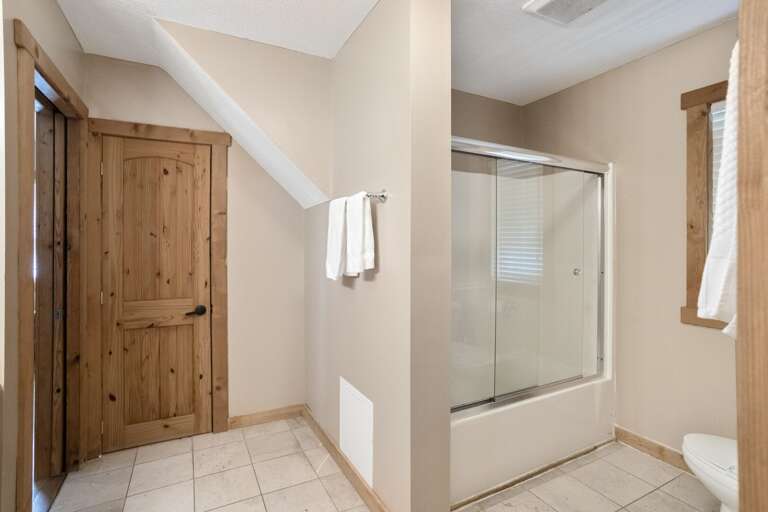 Shared Bathroom between Wolf and Moose Bedrooms Upstairs