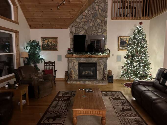 Wildlife Manor is Elegantly Decorated for Christmas!