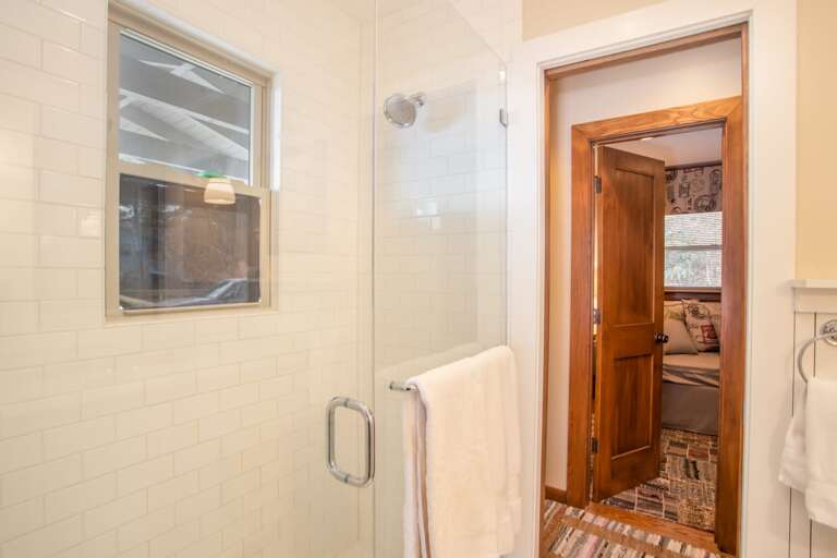 Jack & Jill Full Bathroom off of Main Level Queen Bedroom and Sitting Room with Daybed