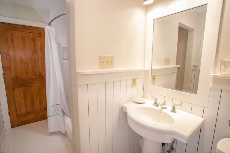 Private EnSuite Full Bathroom with Tub and Shower Combo in Twin Suite