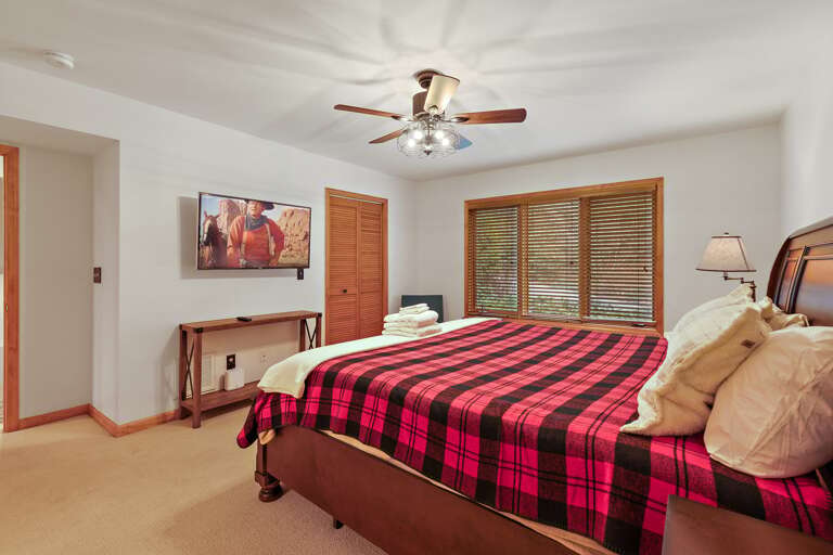 Main Floor King with a Private Ensuite Bathroom Main Floor King with a Private Ensuite Bathroom