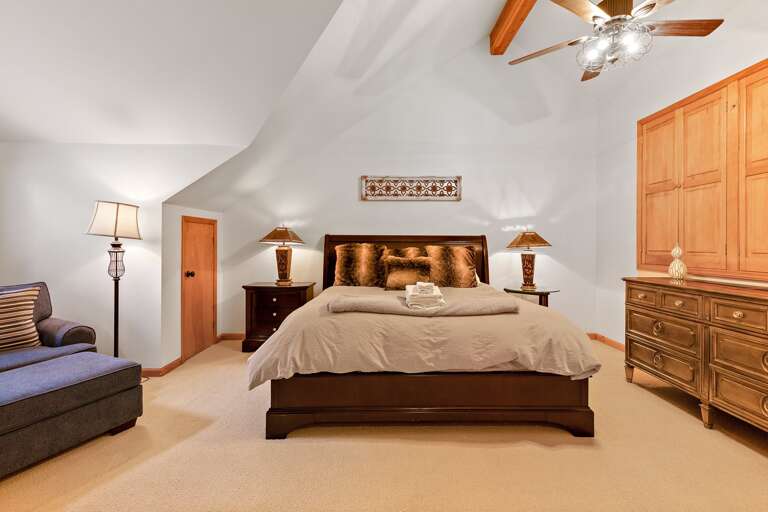 Upper Level King Bedroom Upper Level King Bedroom