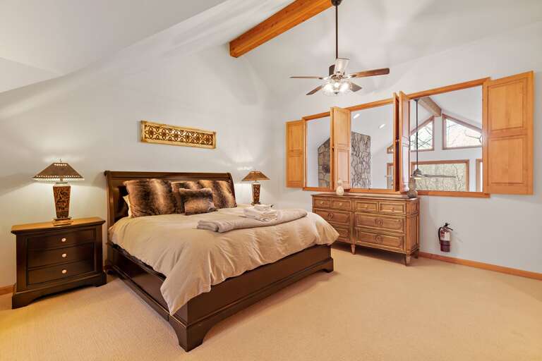 Wooden Doors Can Open in the King Bedroom Wooden Doors Can Open in the King Bedroom
