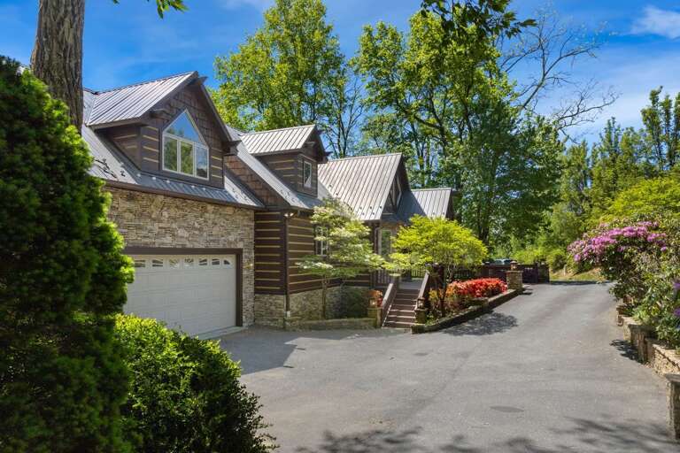 Exterior Front of Mountain Laurel Lodge