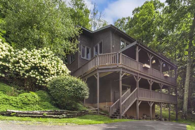 Enjoy a Getaway at Howling Rock!