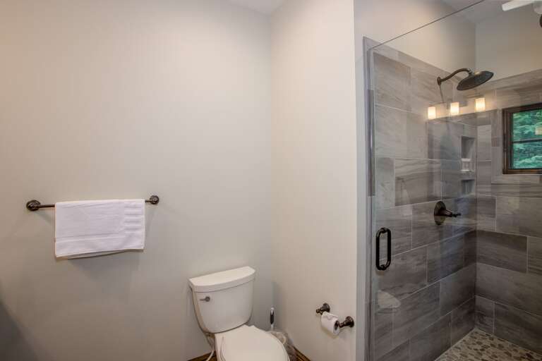 Ensuite Full Bathroom in Upper King Suite