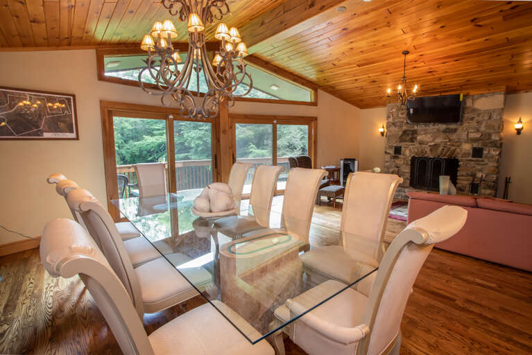 Banquet Style Dining Table open to Kitchen and Great Room Banquet Style Dining Table open to Kitchen and Great Room