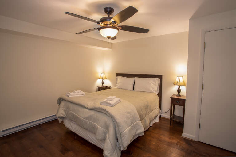 Lower Level Queen Suite Lower Level Queen Suite