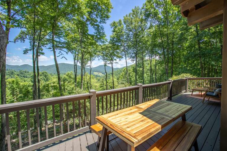 Outdoor Picnic Dining Table with Amazing Views!