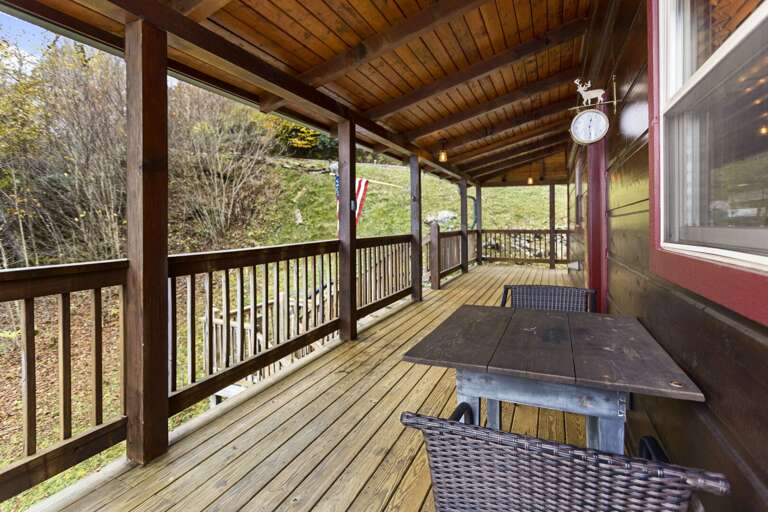 Covered Side Porch with Dinette